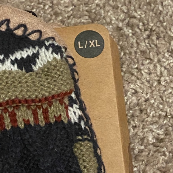 Nordic slippers with non-slip grip sole, size L/XL fits women’s shoe size 8-10) - Picture 3 of 3